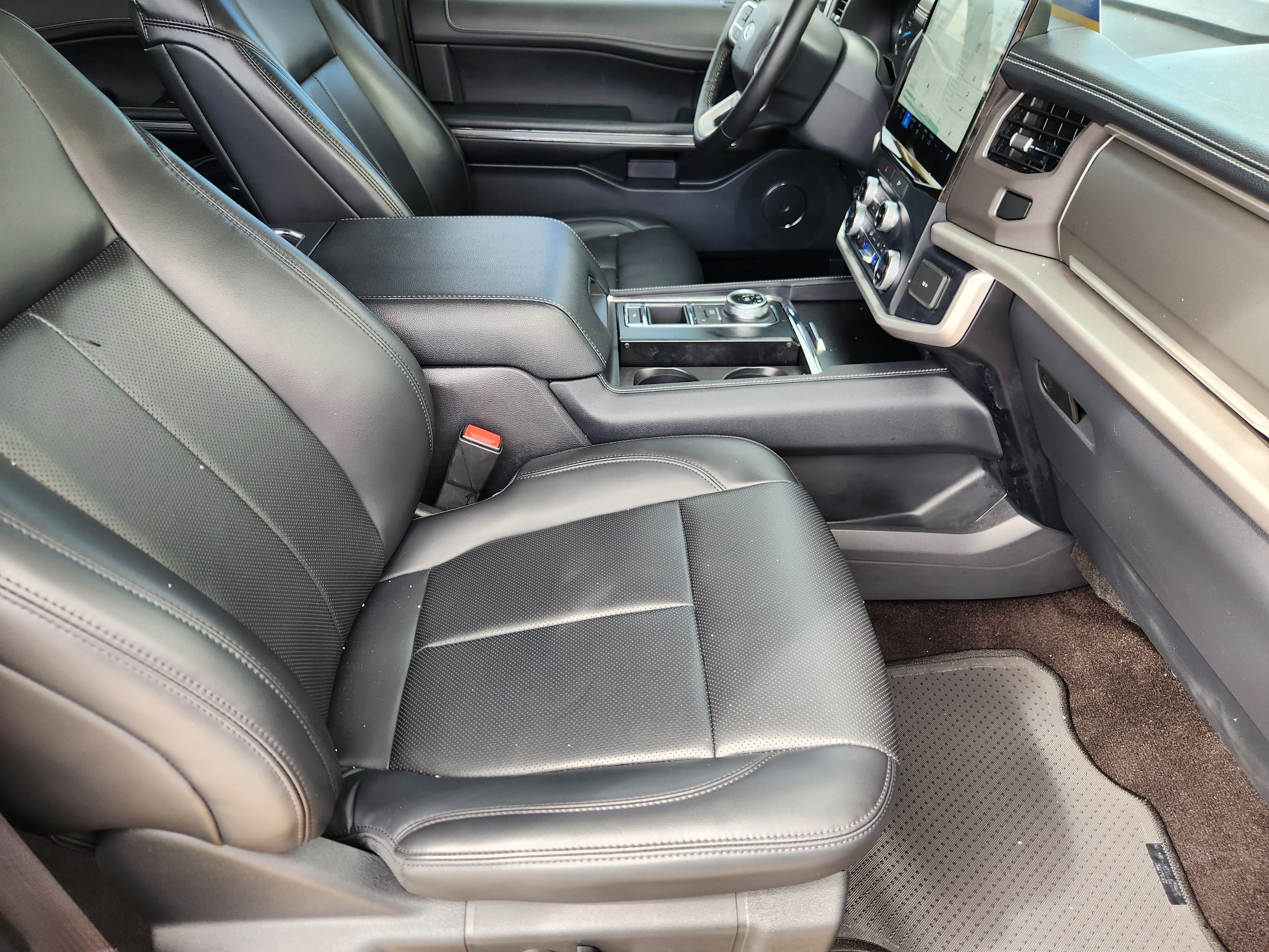 Certified 2022 Ford Expedition XLT image 9