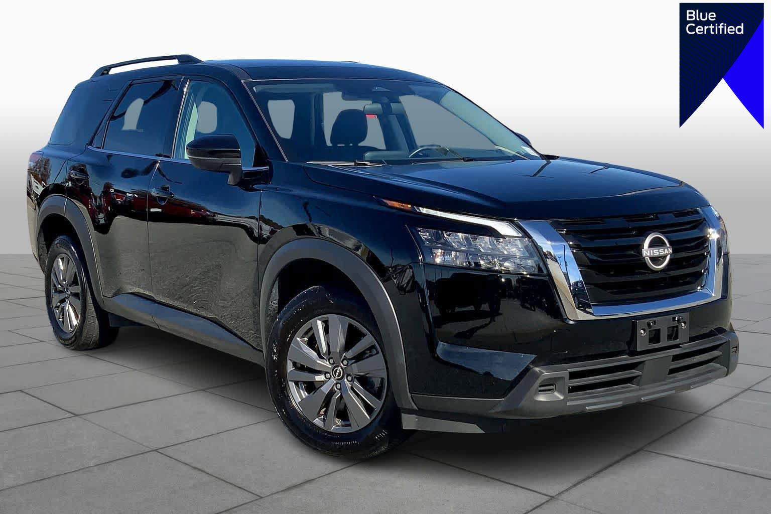 Used 2025 Nissan Pathfinder SV image 1