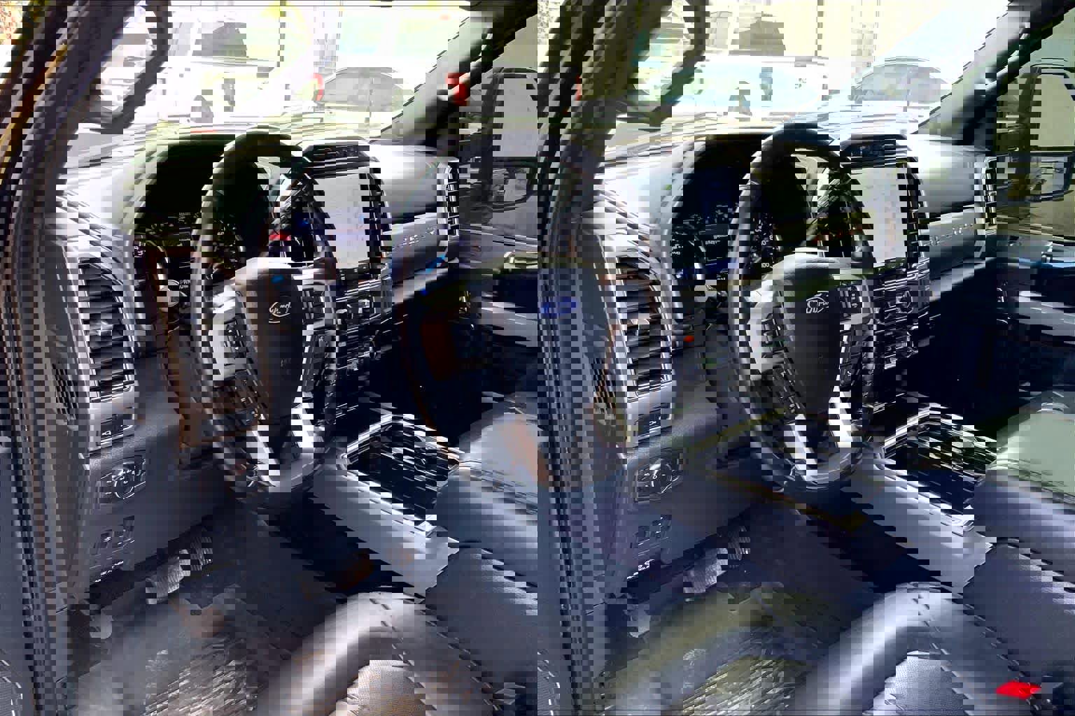 Certified 2022 Ford F450 Platinum w/ FX4 Off-Road Package image 15