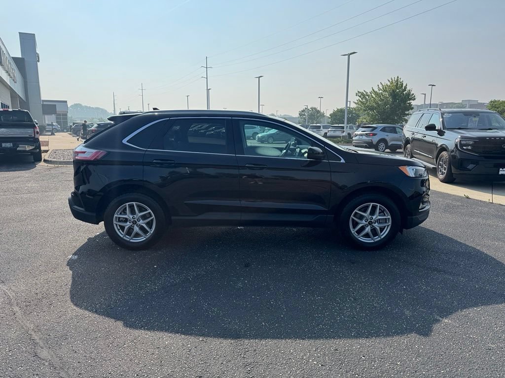 Certified 2024 Ford Edge SEL w/ Convenience Package AWD/4WD image 2