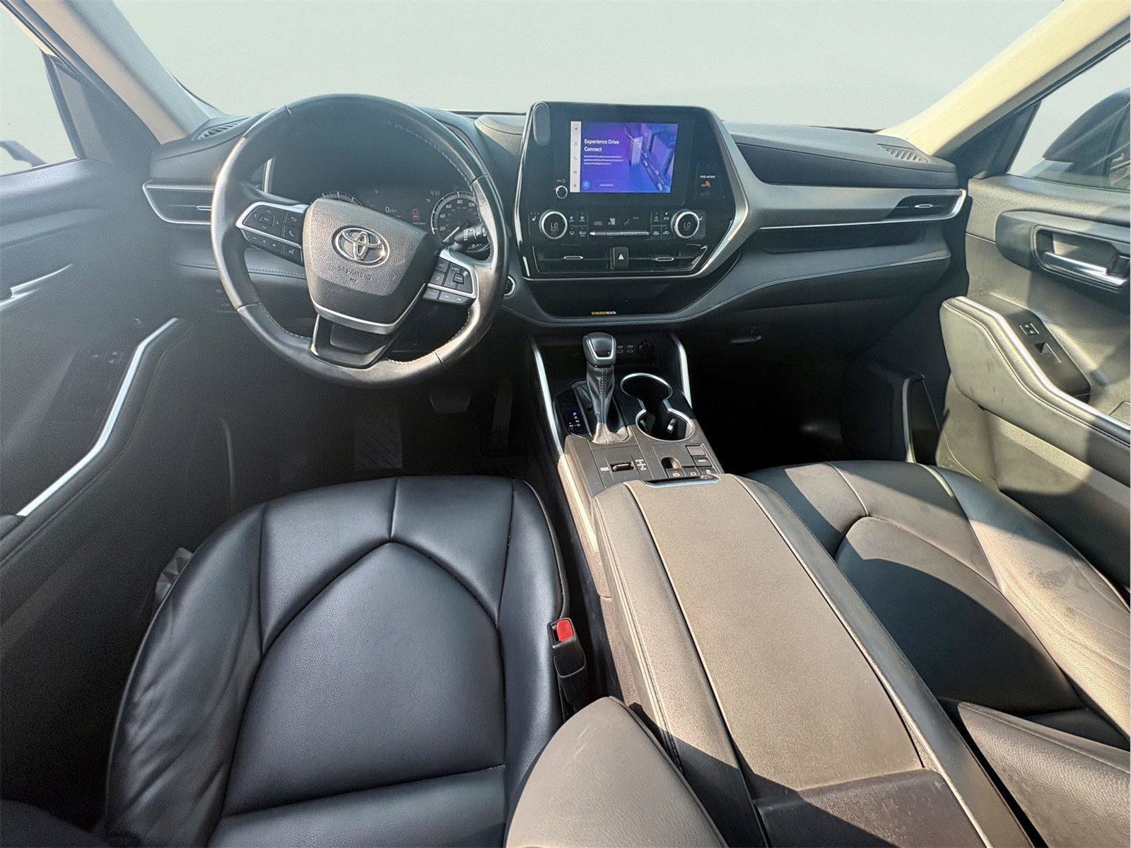 Used 2023 Toyota Highlander XLE FWD image 7