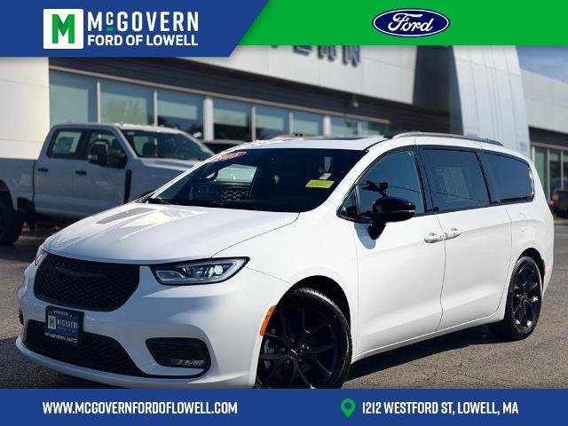 Used 2025 Chrysler Pacifica Limited FWD image 1
