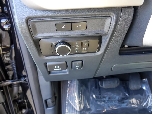 Certified 2024 Ford Expedition XLT image 25