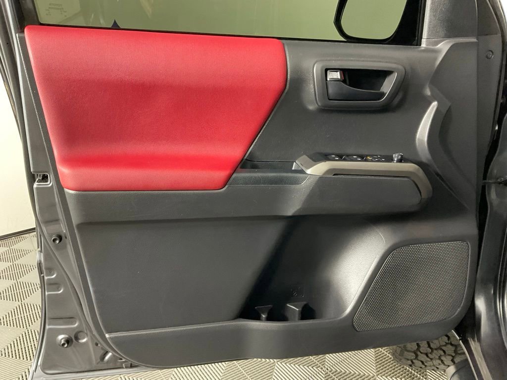 Used 2022 Toyota Tacoma SR5 RWD image 12