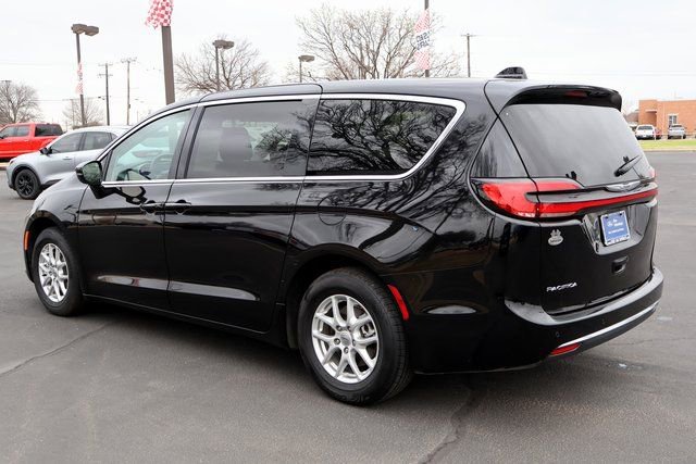Used 2024 Chrysler Pacifica Touring-L image 14