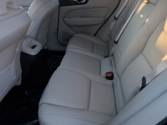 Used 2023 Volvo XC60 B5 Plus image 47