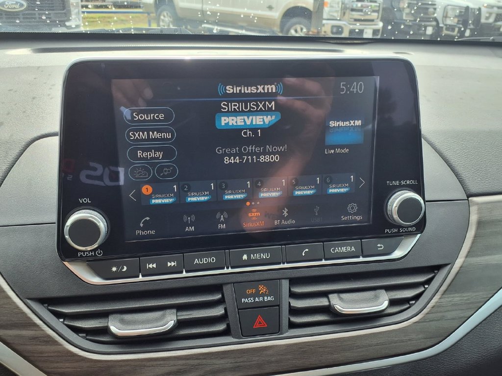Used 2025 Nissan Altima 2.5 SV FWD image 19