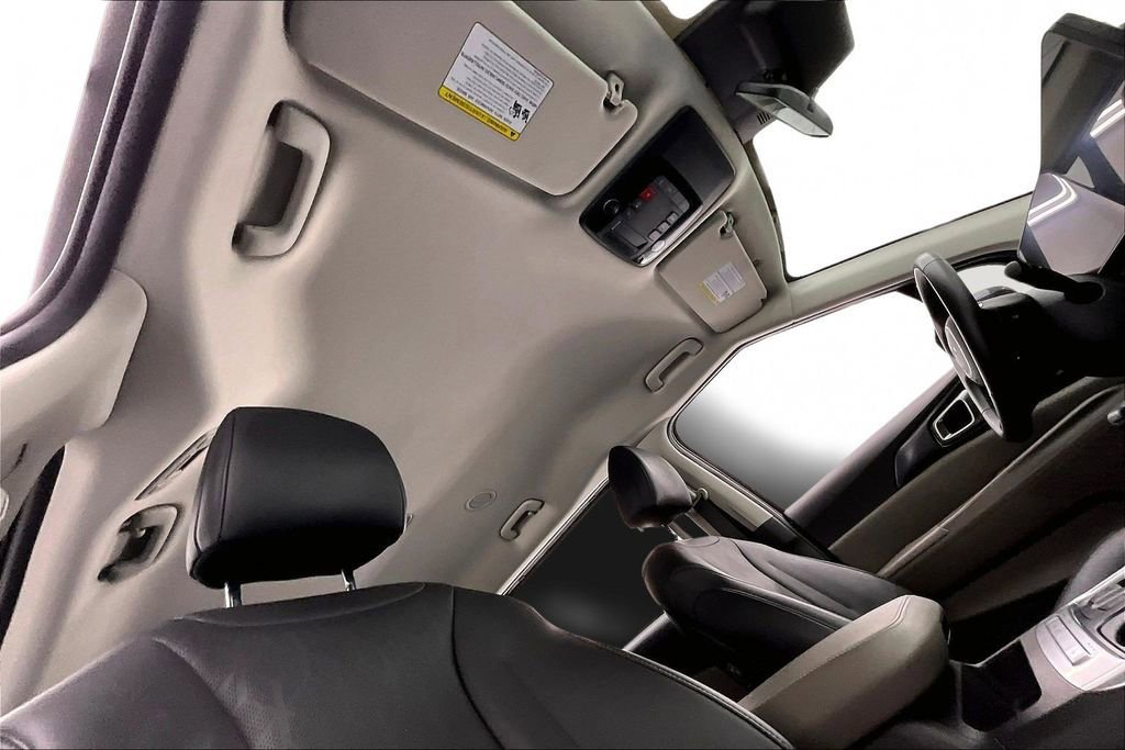 Used 2025 Kia Carnival LXS image 22