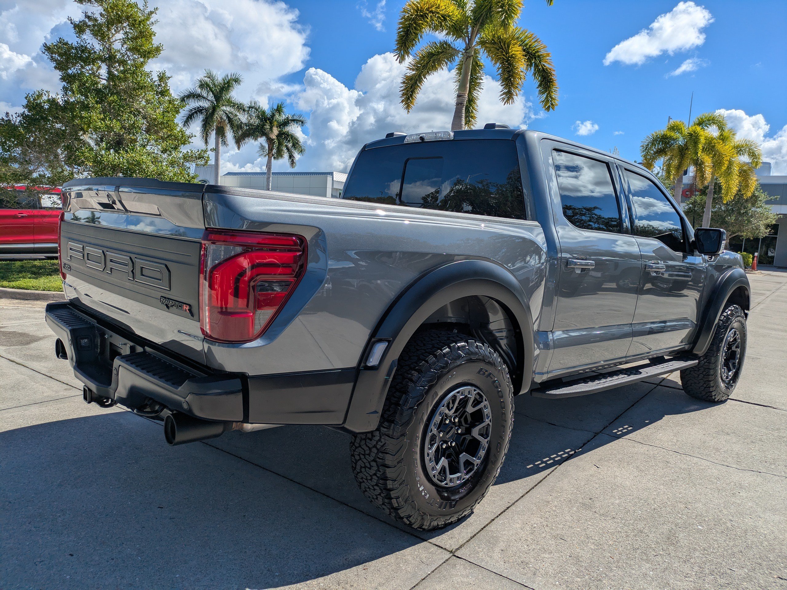Certified 2025 Ford F150 Raptor w/ Equipment Group 803A Raptor R AWD/4WD image 4