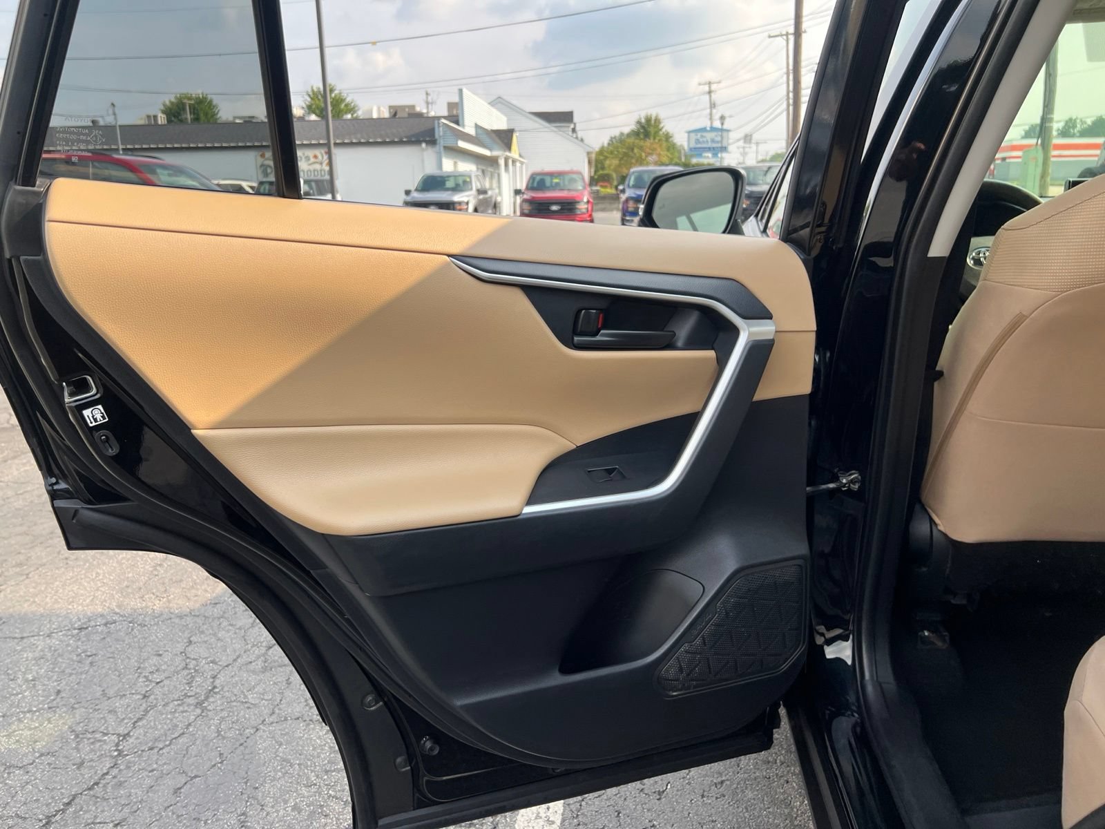 Used 2019 Toyota RAV4 LE w/ All Weather Liner Package AWD/4WD image 37