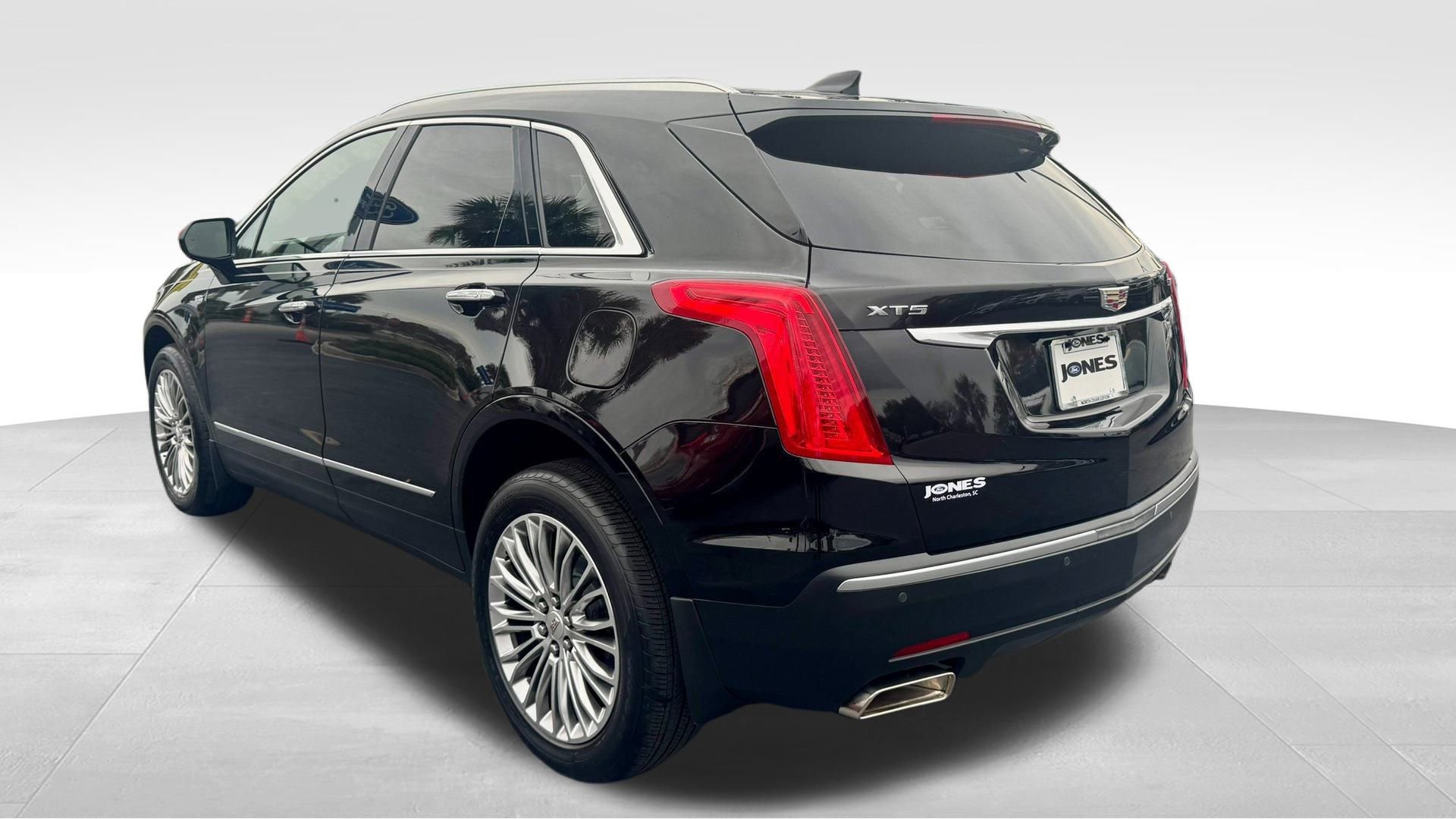 Used 2018 Cadillac XT5 Luxury w/ Driver Awareness Package image 16