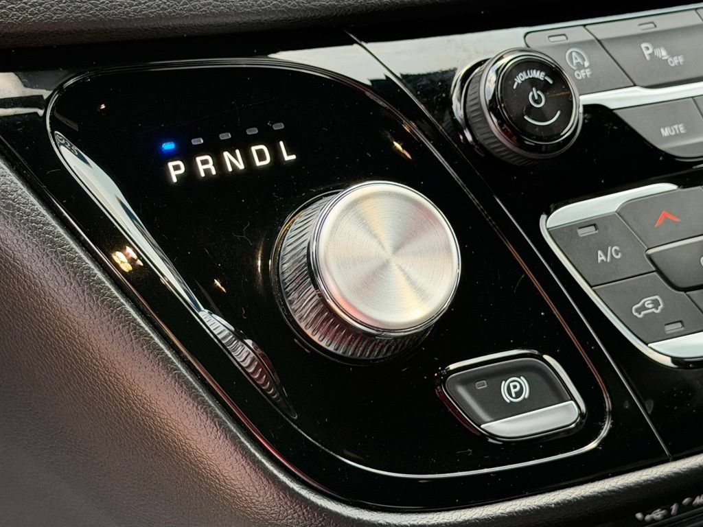 Used 2025 Chrysler Pacifica Select FWD image 15