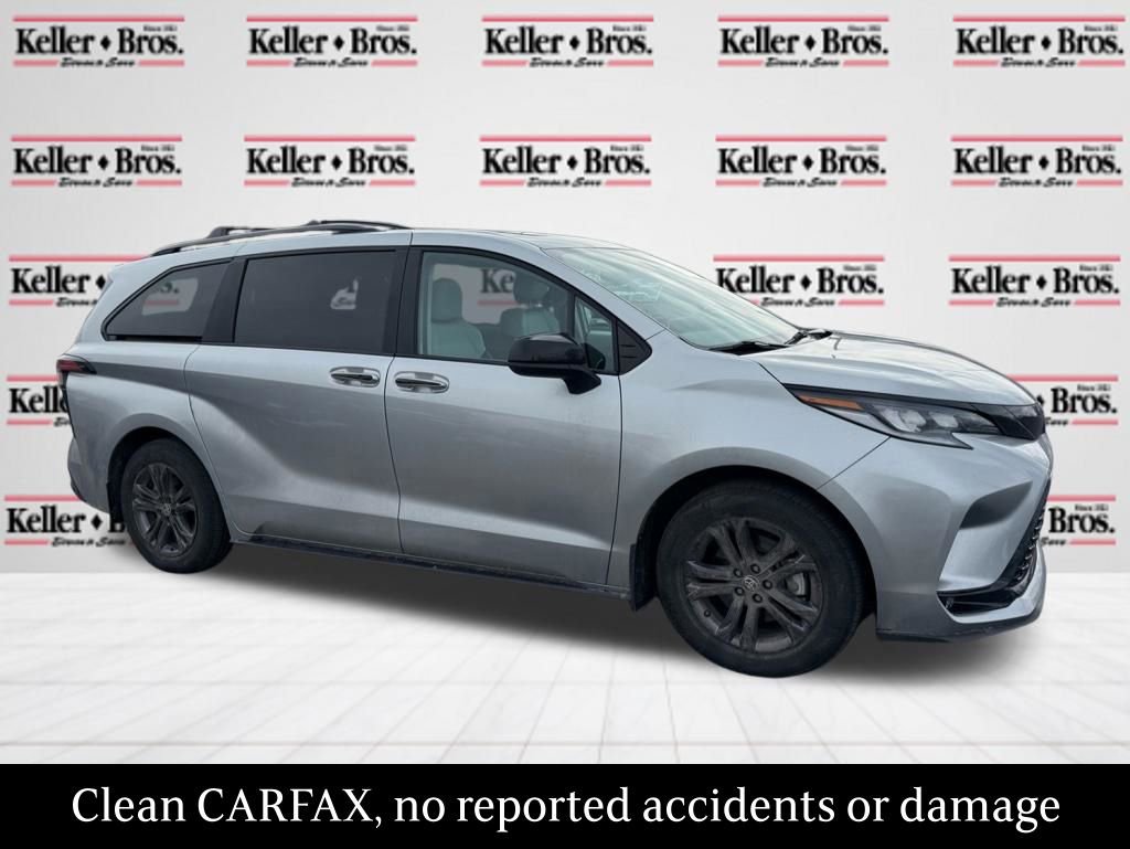 Used 2025 Toyota Sienna XSE w/ XSE Plus Package image 1