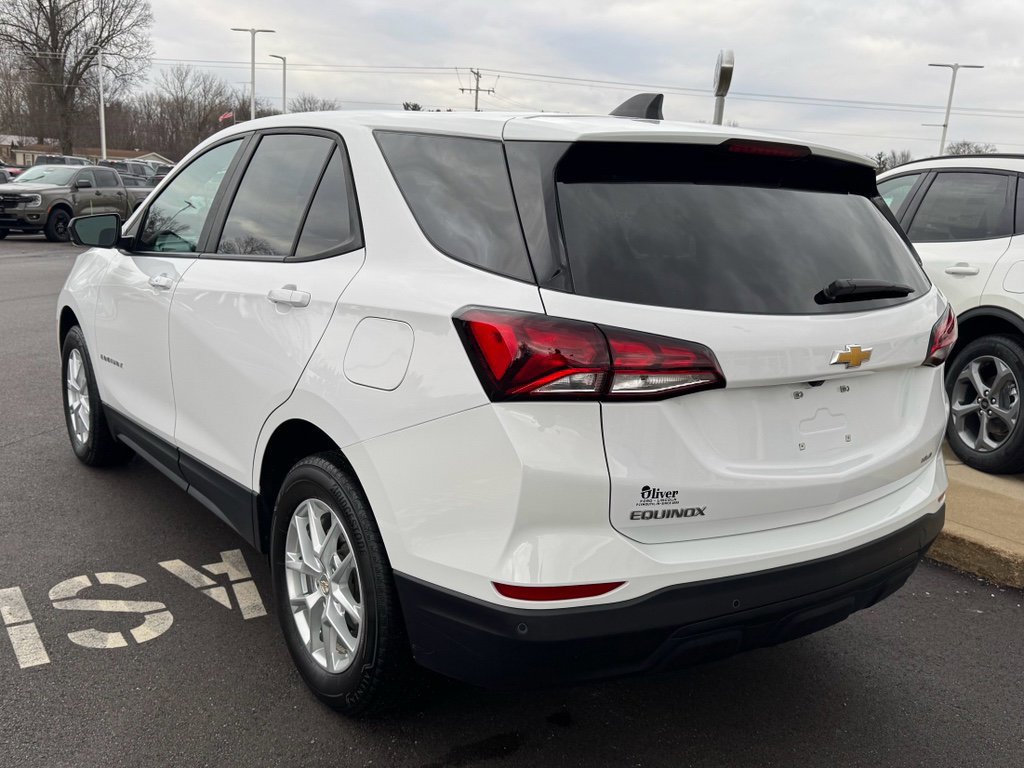 Used 2024 Chevrolet Equinox LS w/ LS Convenience Package image 4