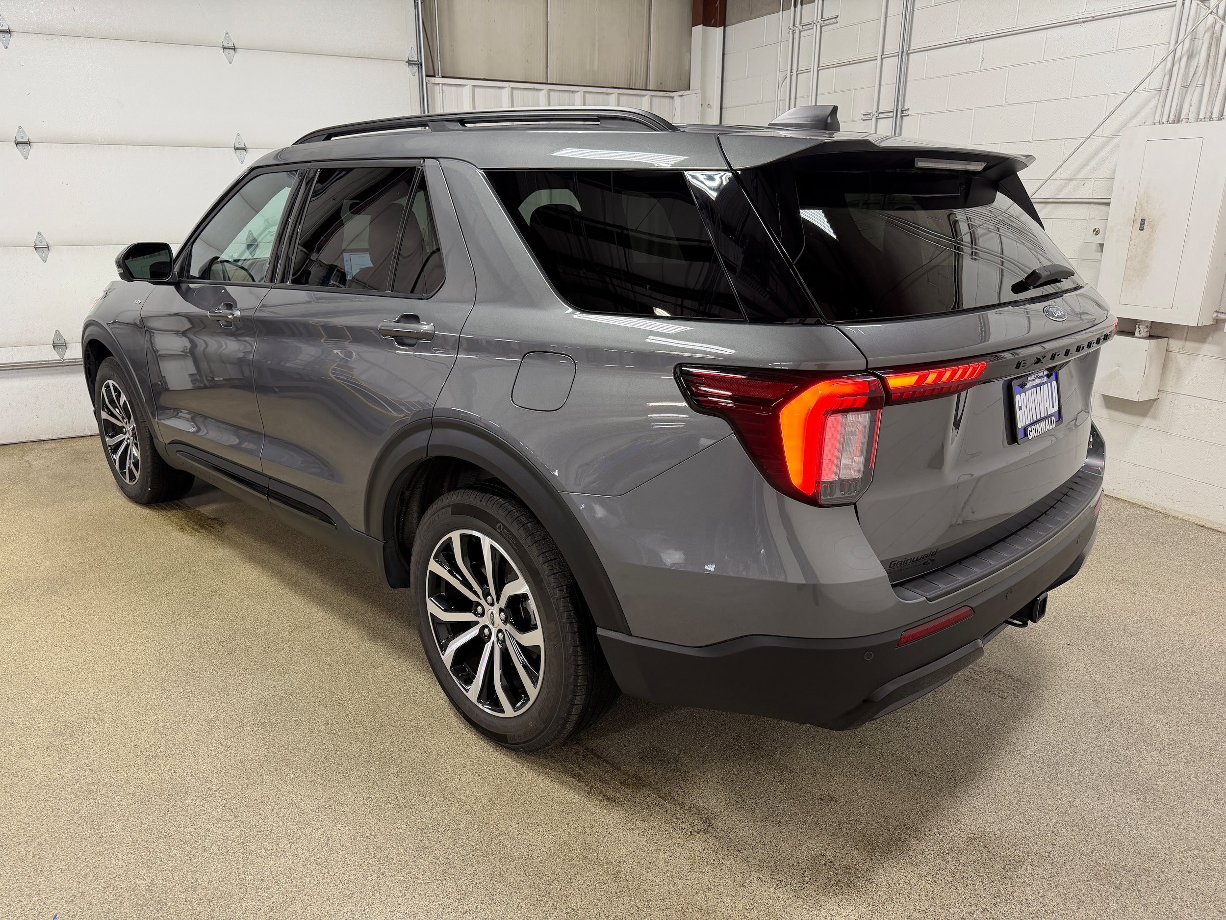 Certified 2025 Ford Explorer ST-Line AWD/4WD image 7