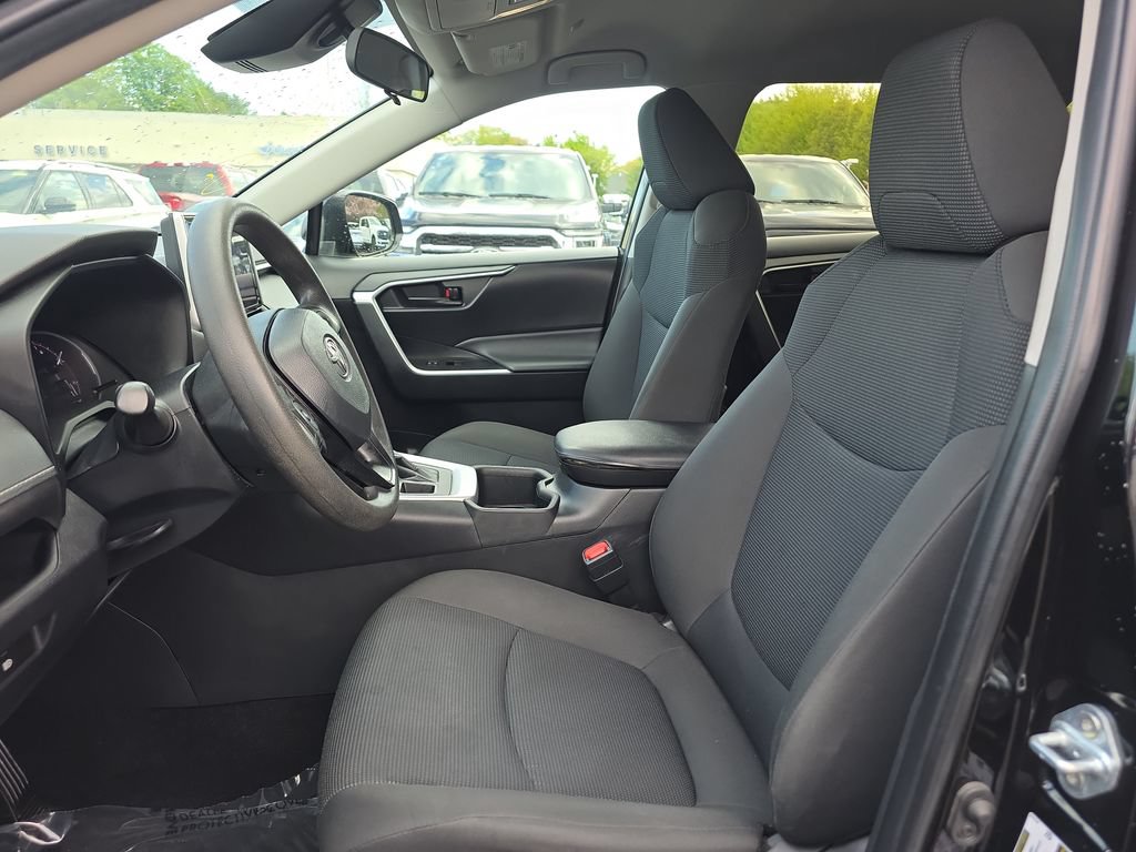 Used 2024 Toyota RAV4 LE AWD/4WD image 23