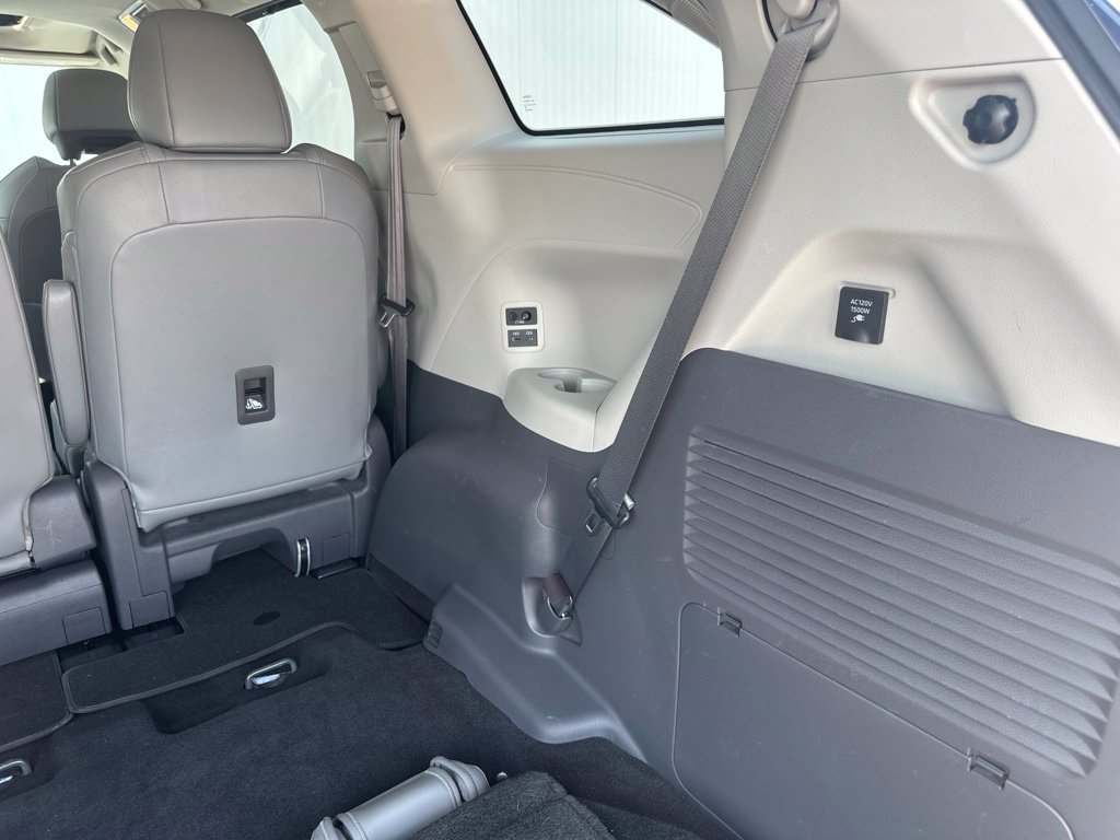 Used 2021 Toyota Sienna XLE w/ XLE Plus Package FWD image 23