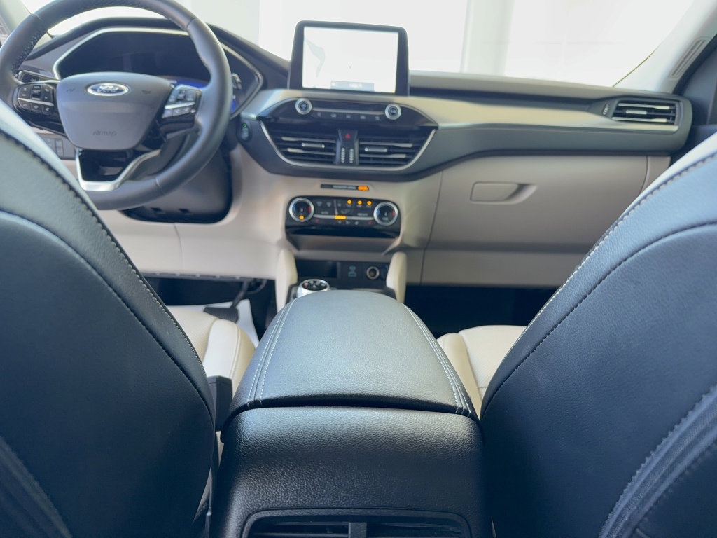Certified 2022 Ford Escape Titanium AWD/4WD image 30