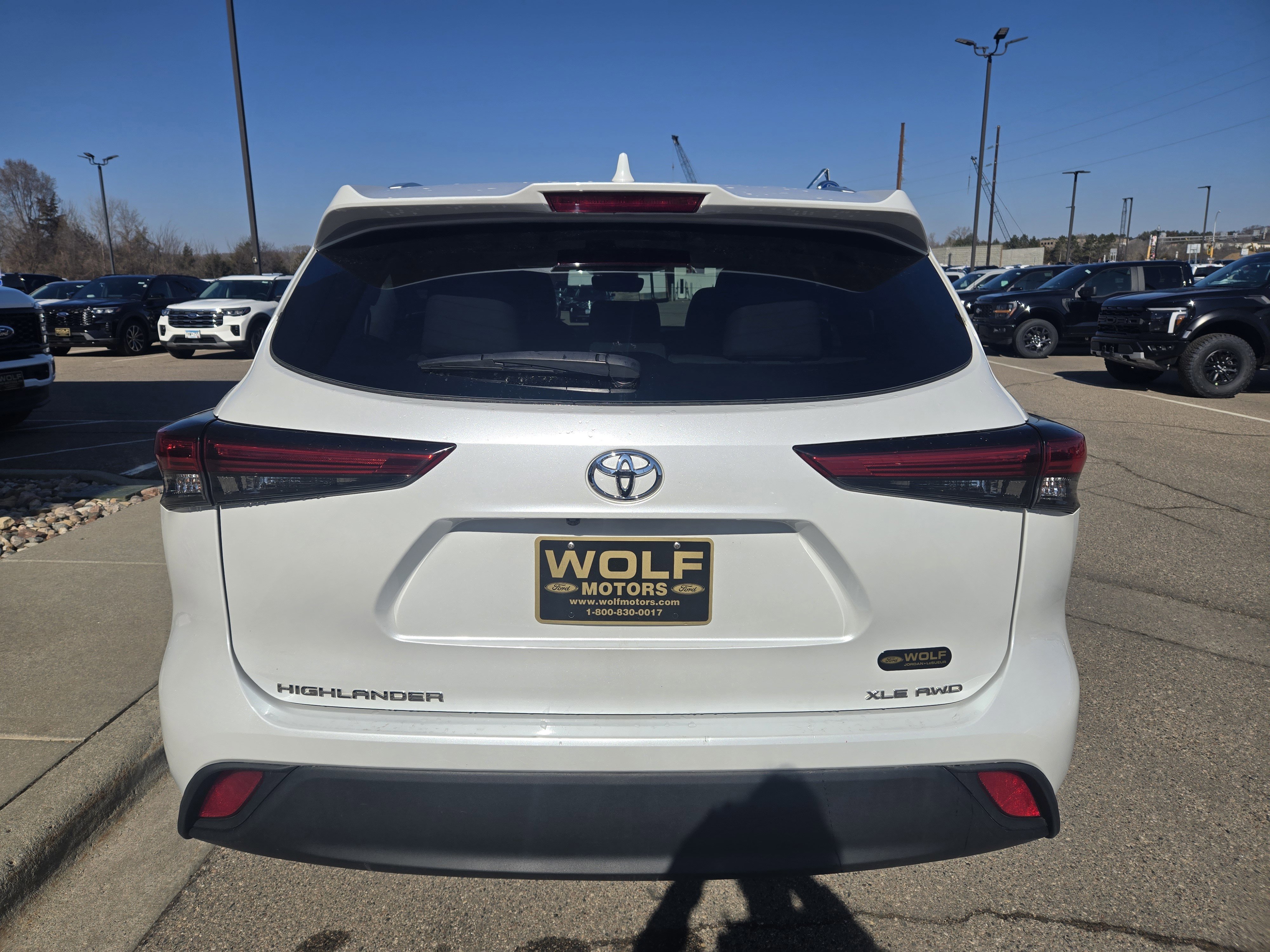 Used 2022 Toyota Highlander XLE AWD/4WD image 4