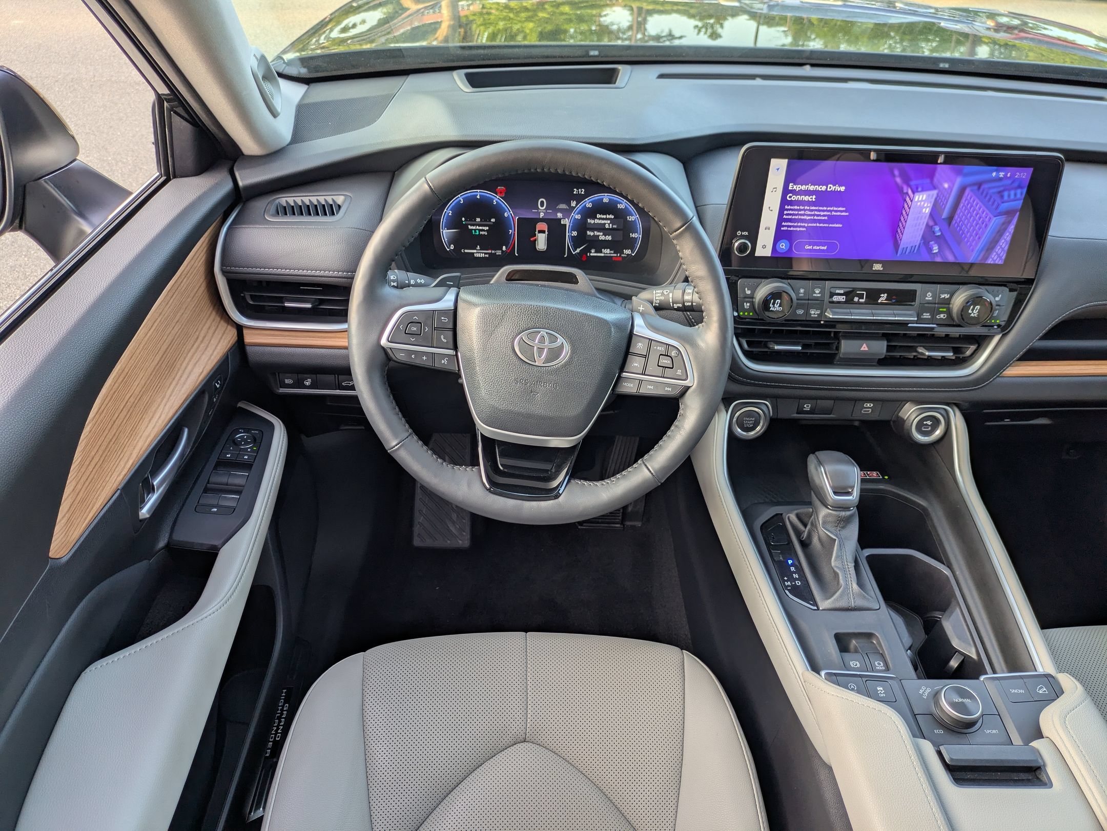 Used 2025 Toyota Grand Highlander AWD image 32