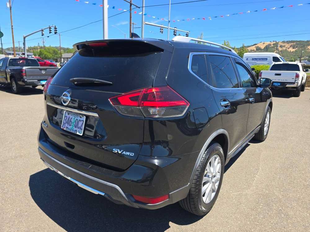 Used 2018 Nissan Rogue SV AWD/4WD image 3