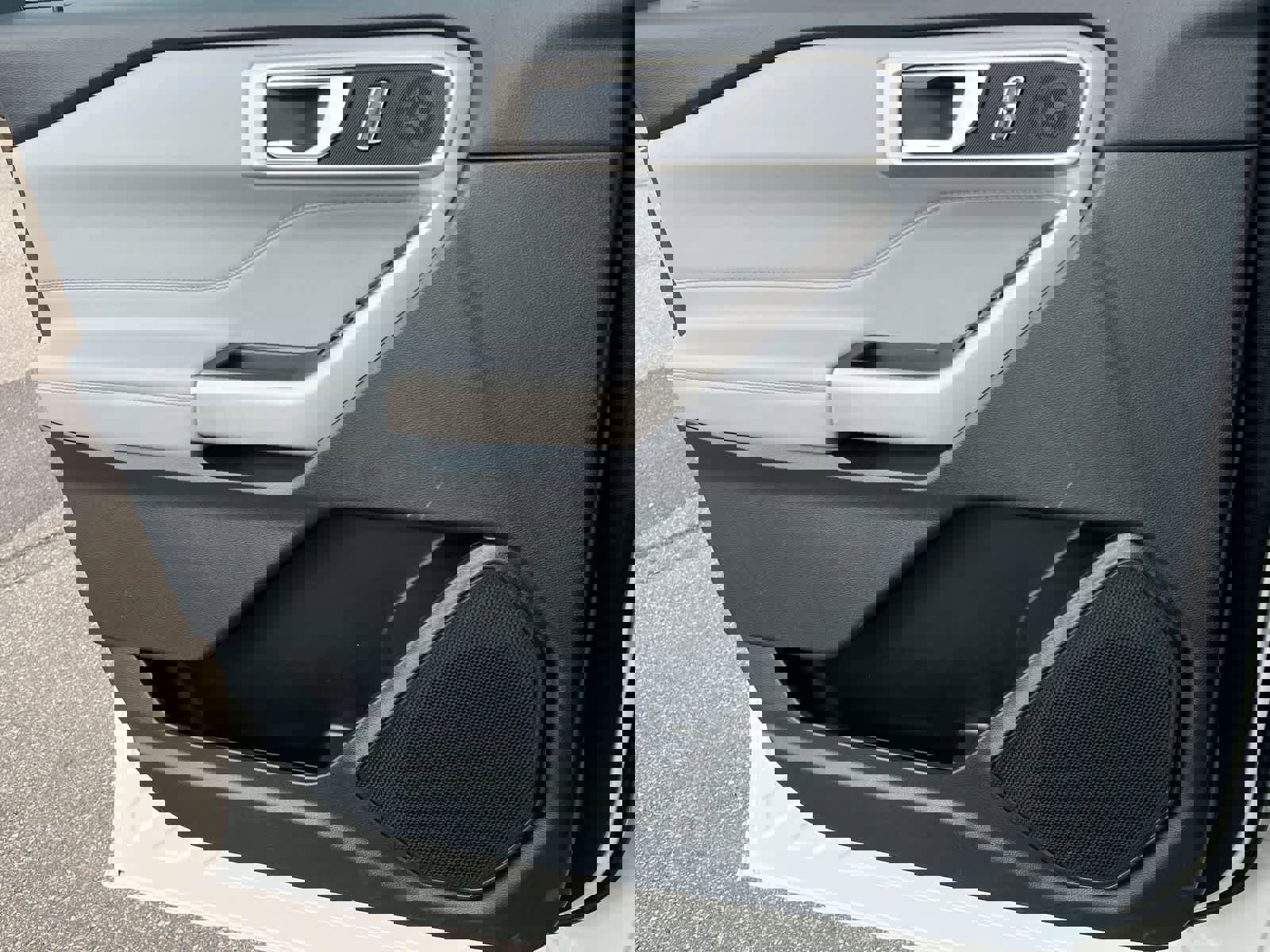 Certified 2024 Ford Explorer XLT w/ Equipment Group 202A image 30