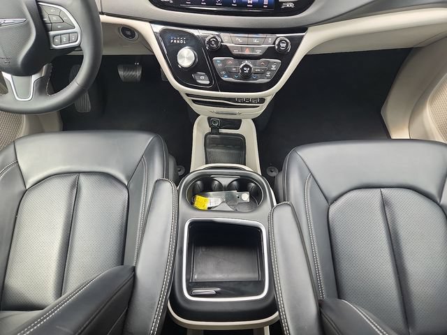 Used 2023 Chrysler Pacifica Touring-L FWD image 18