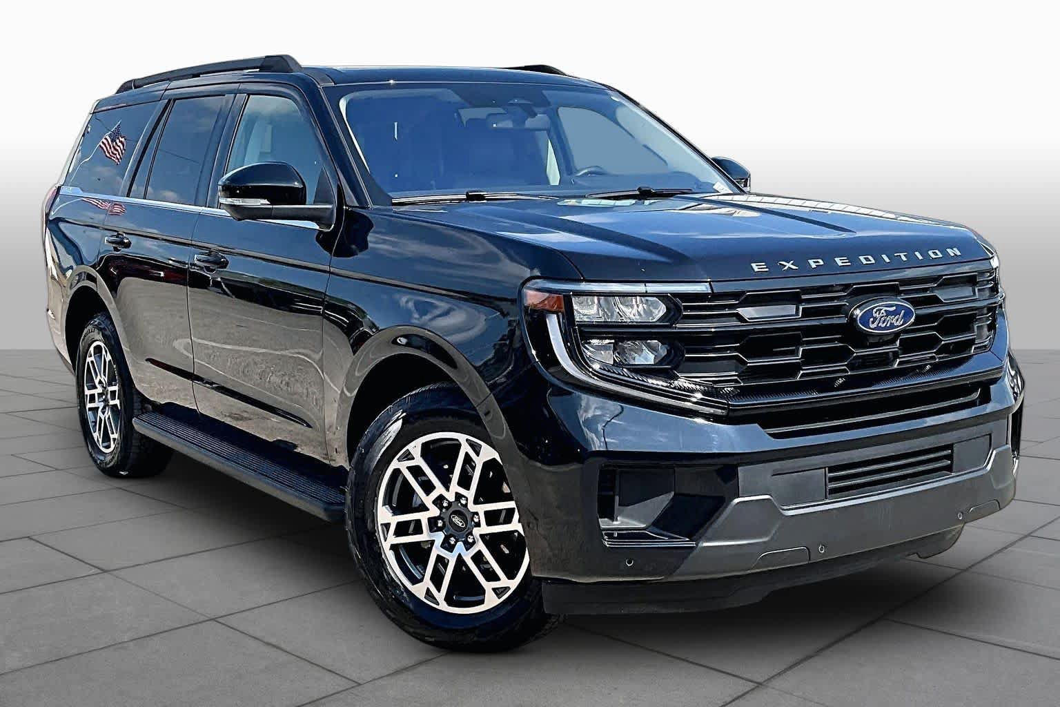 Certified 2025 Ford Expedition Active AWD/4WD image 3