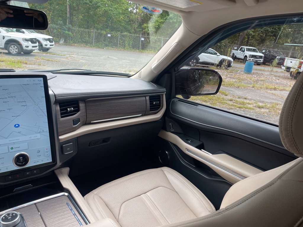 Certified 2024 Ford Expedition Limited AWD/4WD image 11