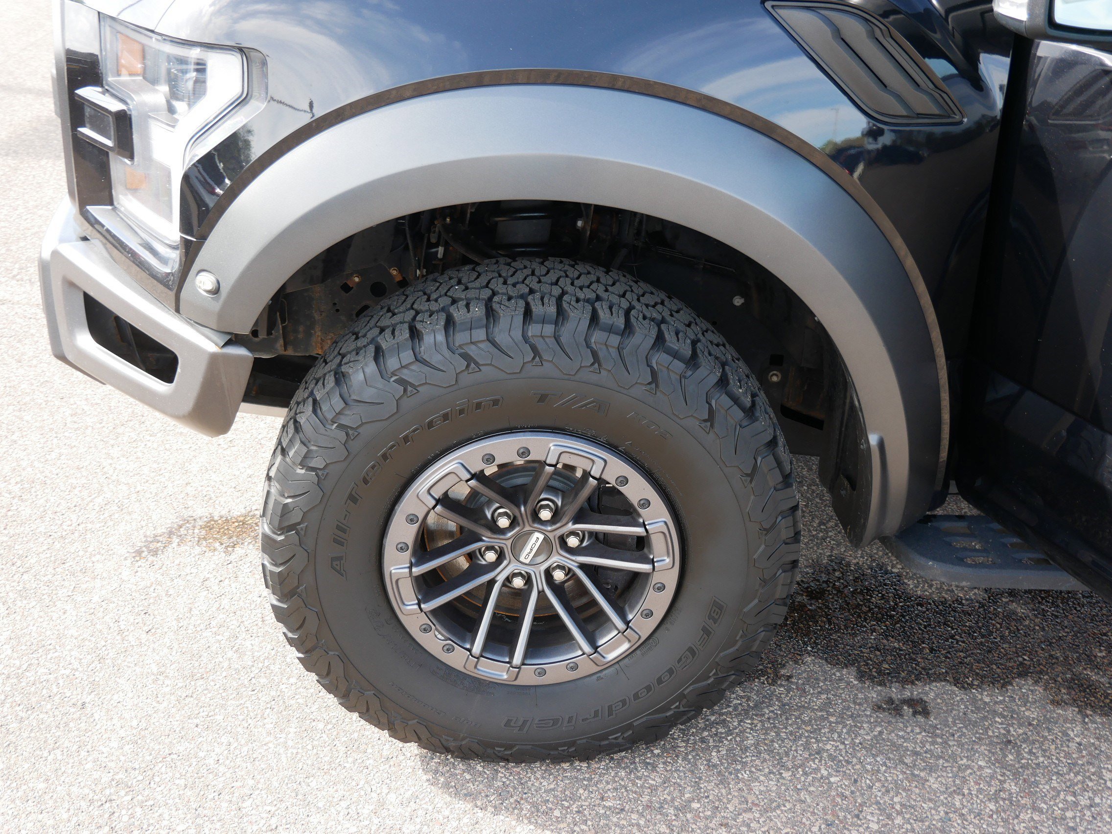 Certified 2020 Ford F150 Raptor w/ Equipment Group 802A Luxury AWD/4WD image 15