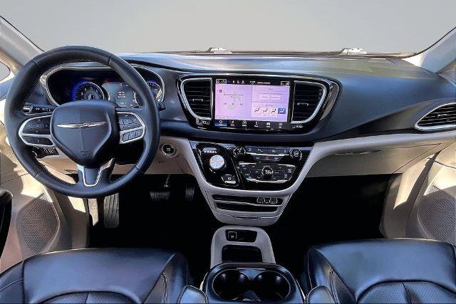 Used 2023 Chrysler Pacifica Touring-L FWD image 15