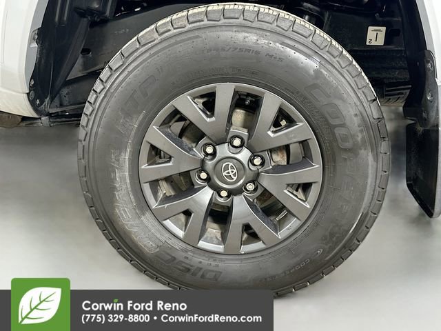 Used 2021 Toyota Tacoma SR5 AWD/4WD image 29