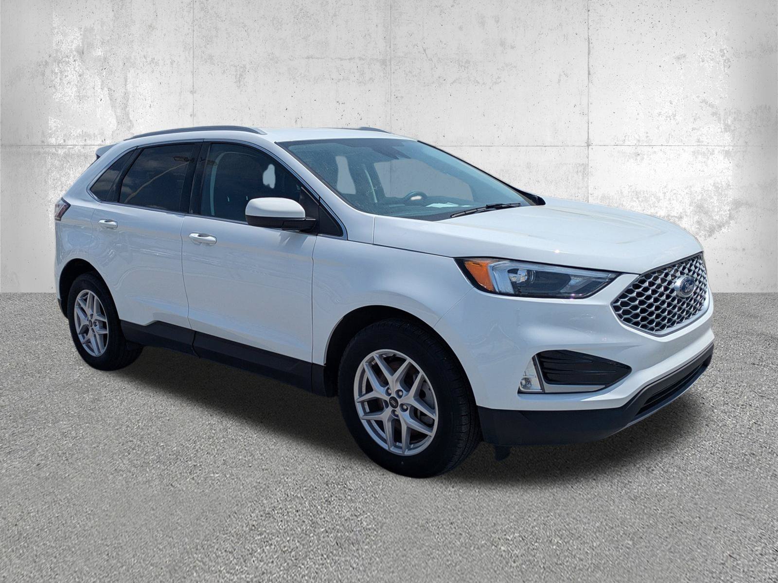 Certified 2024 Ford Edge SEL w/ Convenience Package AWD/4WD image 2