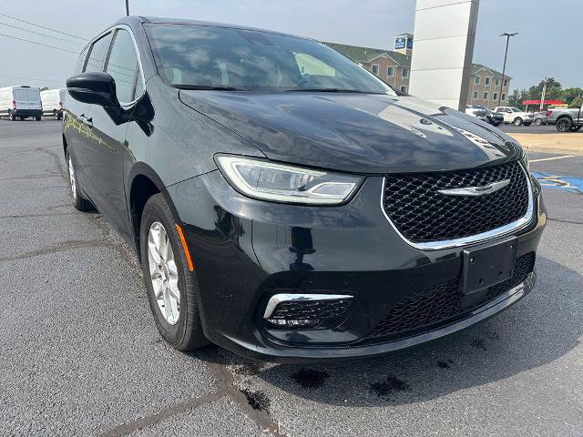 Used 2025 Chrysler Pacifica Select FWD image 2