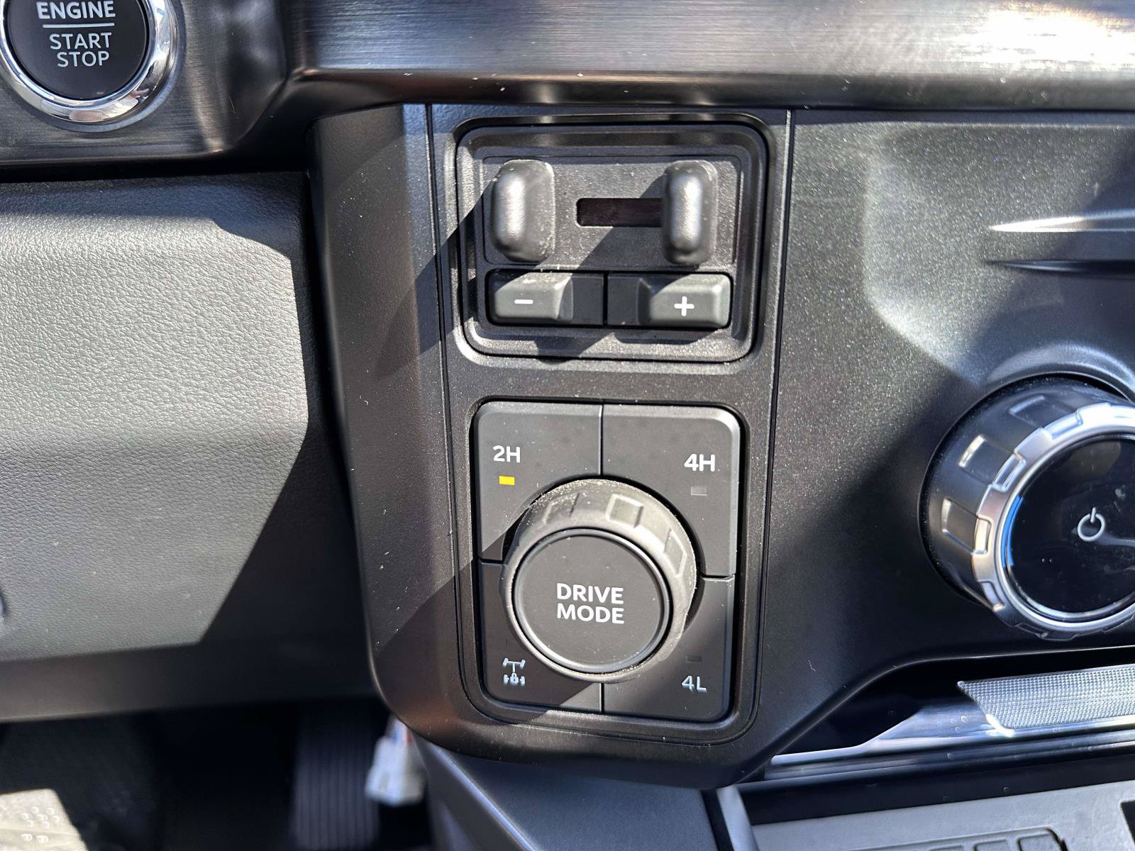 Certified 2024 Ford F250 Lariat w/ Lariat Ultimate Package AWD/4WD image 27
