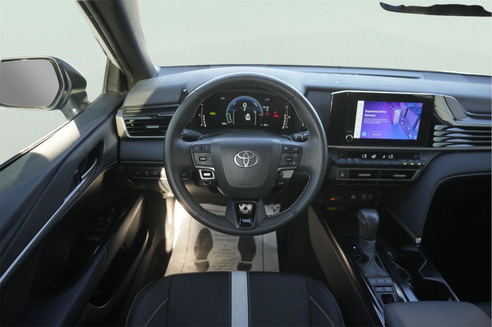 Used 2025 Toyota Camry SE w/ Convenience Package FWD image 21