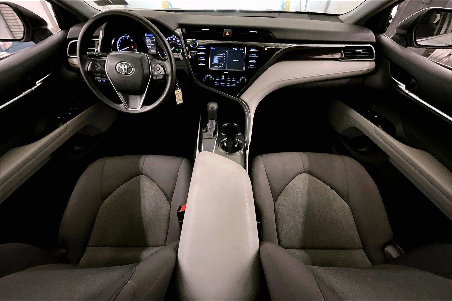 Used 2020 Toyota Camry LE image 14