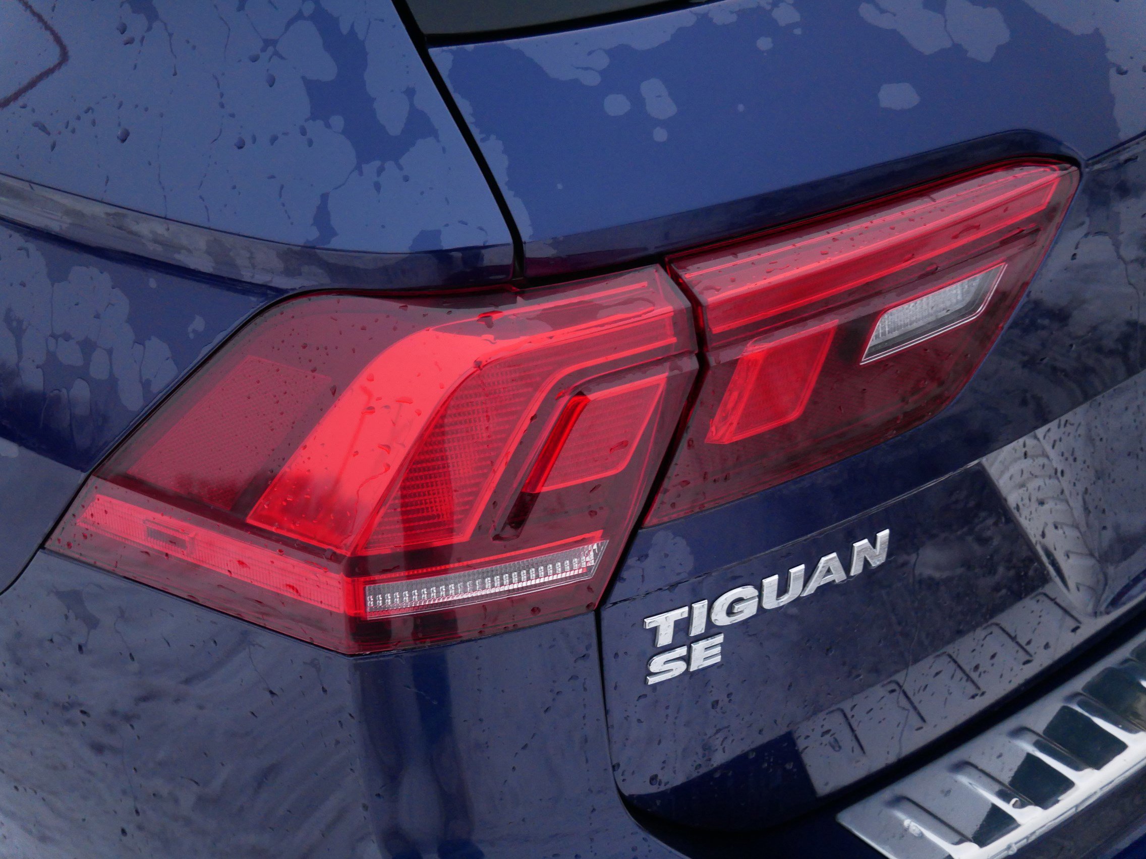 Used 2021 Volkswagen Tiguan SE w/ Panoramic Sunroof Package image 17