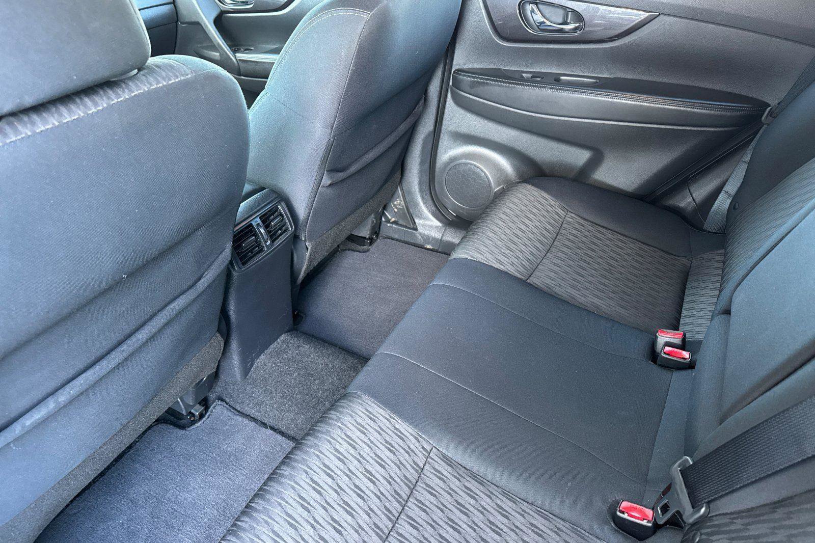 Used 2019 Nissan Rogue SV w/ Premium Package image 19