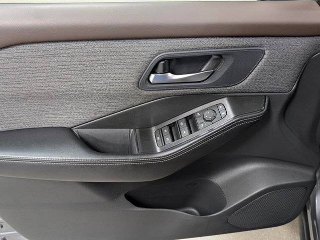 Used 2023 Nissan Rogue SV FWD image 11