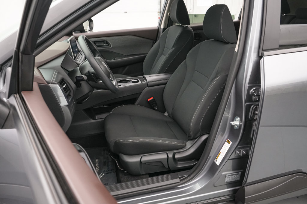 Used 2023 Nissan Rogue S AWD/4WD image 11