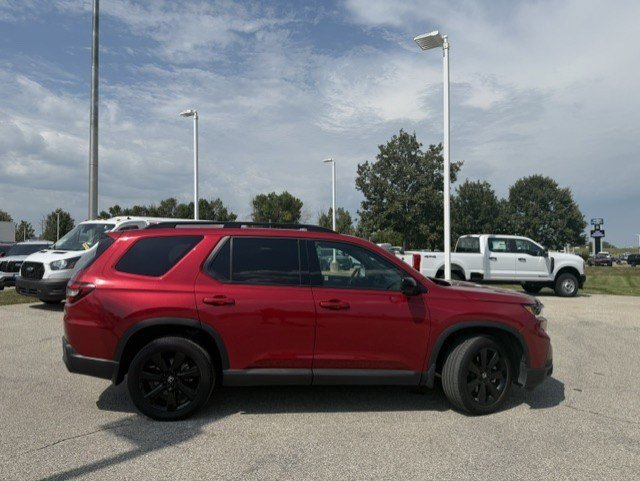 Used 2025 Honda Pilot Black Edition image 10