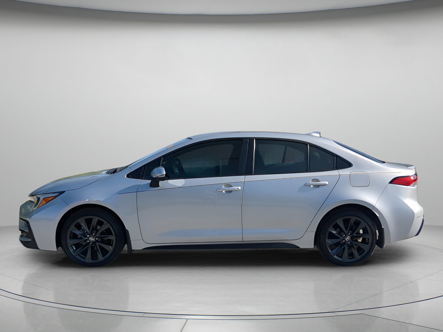 Used 2024 Toyota Corolla SE image 2