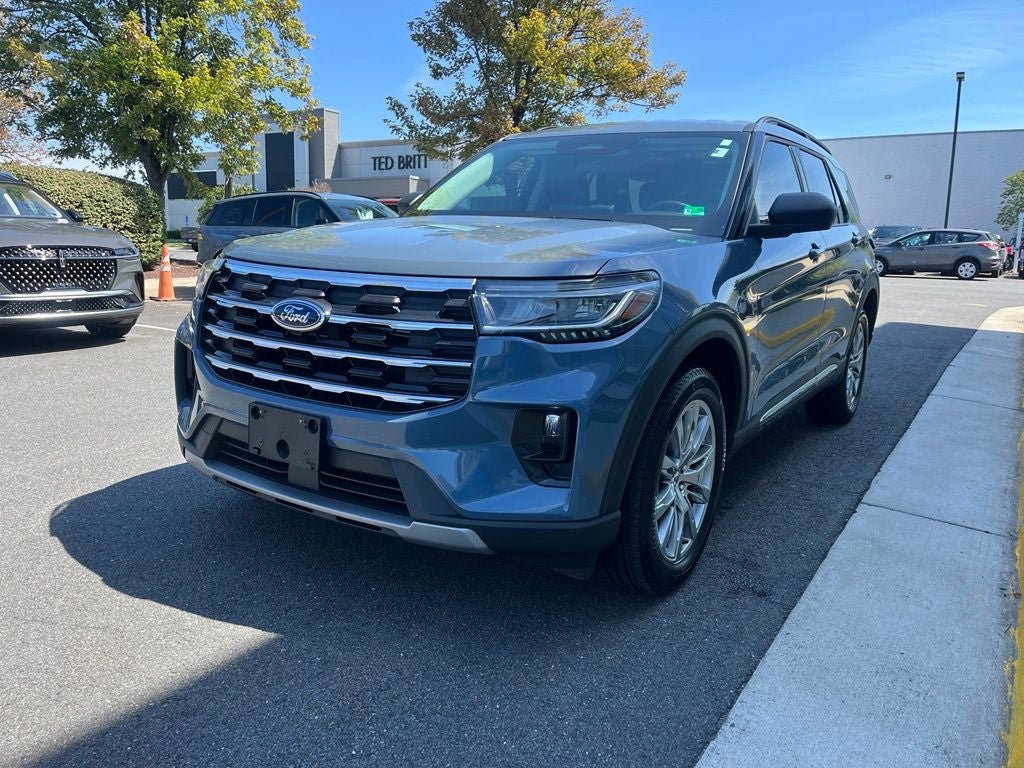 Certified 2025 Ford Explorer Active w/ Active Comfort Package AWD/4WD image 3