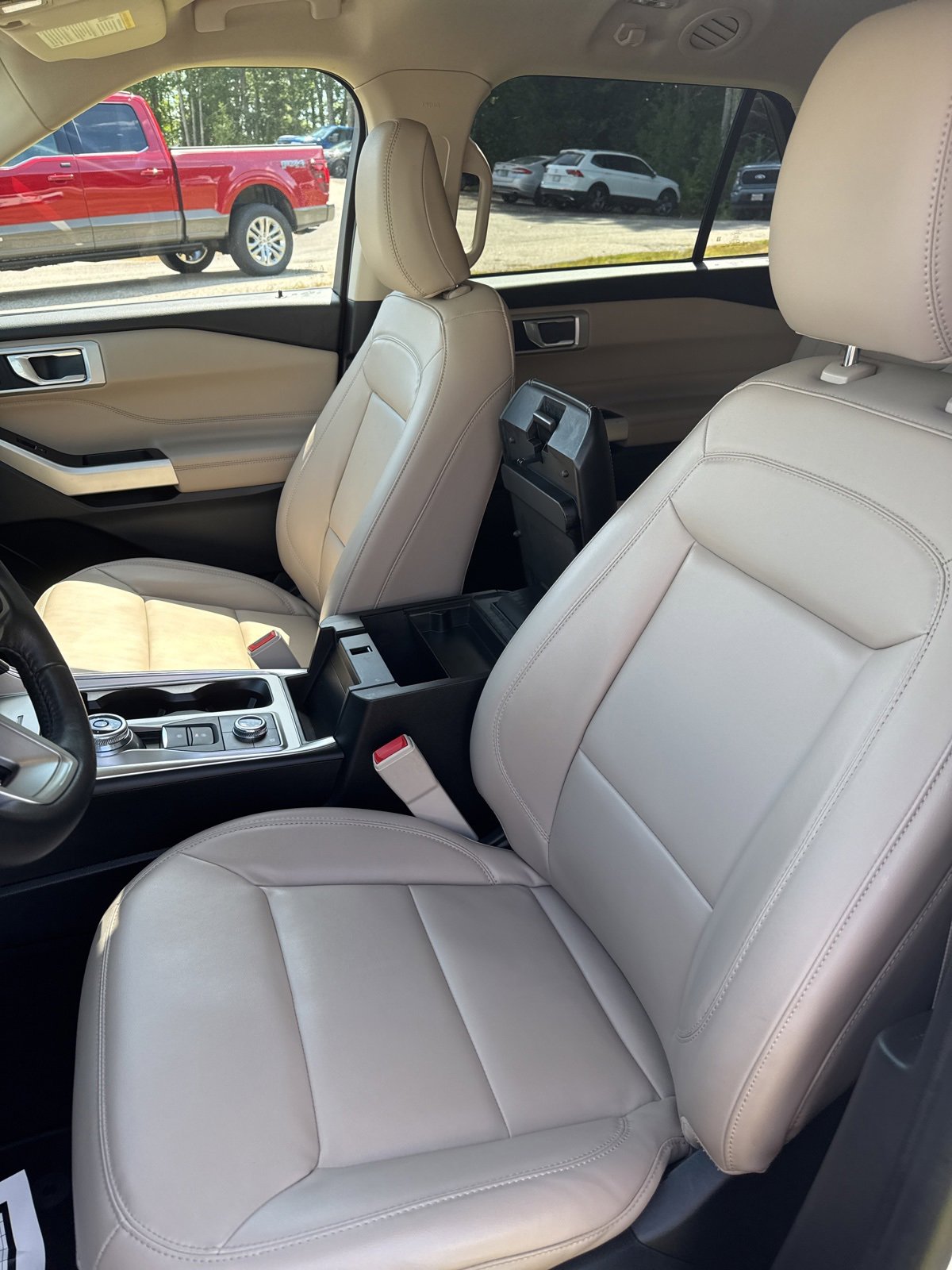 Certified 2022 Ford Explorer XLT w/ Equipment Group 202A image 17