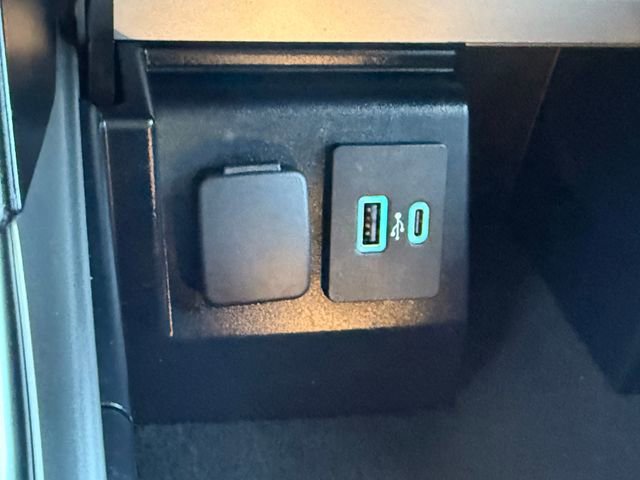 Certified 2022 Ford Explorer XLT w/ Equipment Group 202A image 15