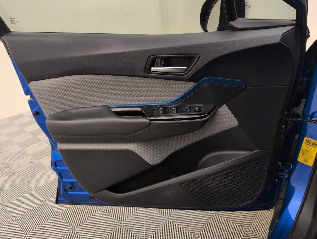 Used 2019 Toyota C-HR XLE FWD image 31