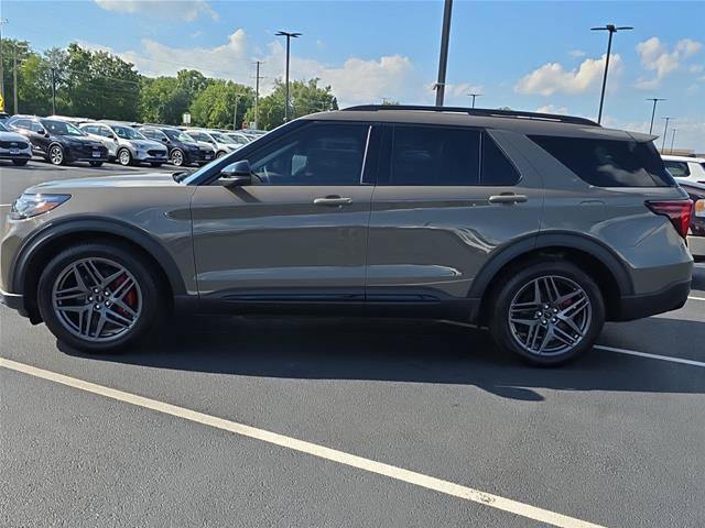 Certified 2026 Ford Explorer ST AWD/4WD image 2