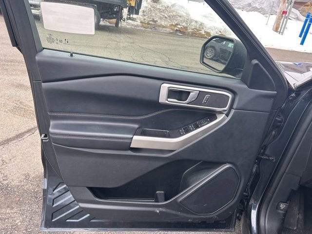 Certified 2022 Ford Explorer XLT w/ Equipment Group 202A image 11