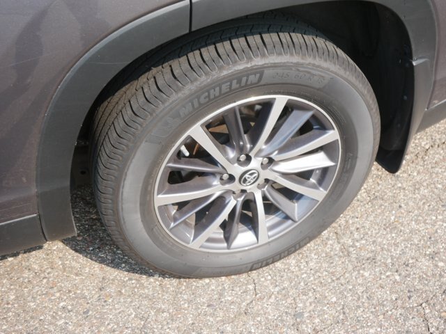 Used 2019 Toyota Highlander XLE AWD/4WD image 8